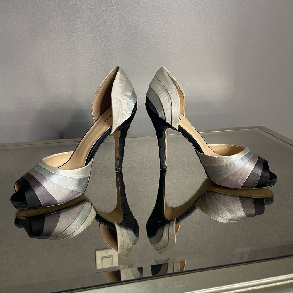 Beautiful satin multicolored heel